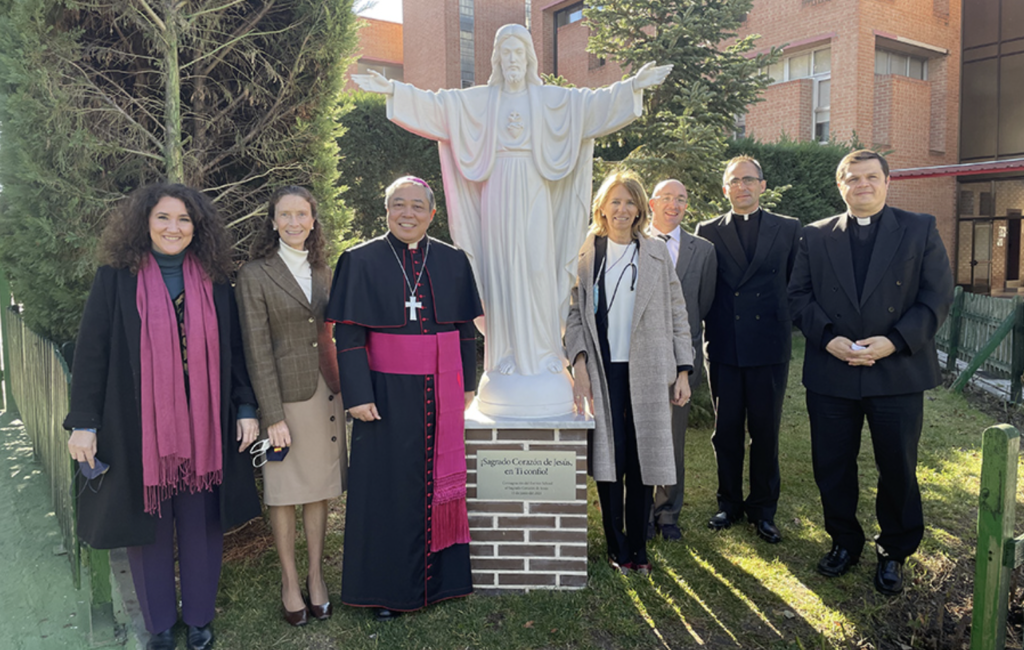 Everest School Monteclaro recibe visita del Nuncio Apostólico de España
