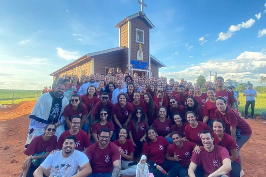 Un carnaval diferente: jóvenes construyen una capilla en Brasil