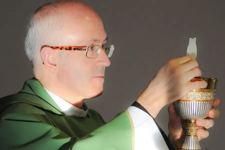 Enseñar para servir: la misión de un sacerdote profesor en Roma