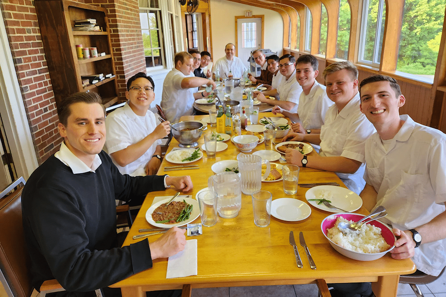 Cuatro novicios hicieron su primera profesión de votos temporales