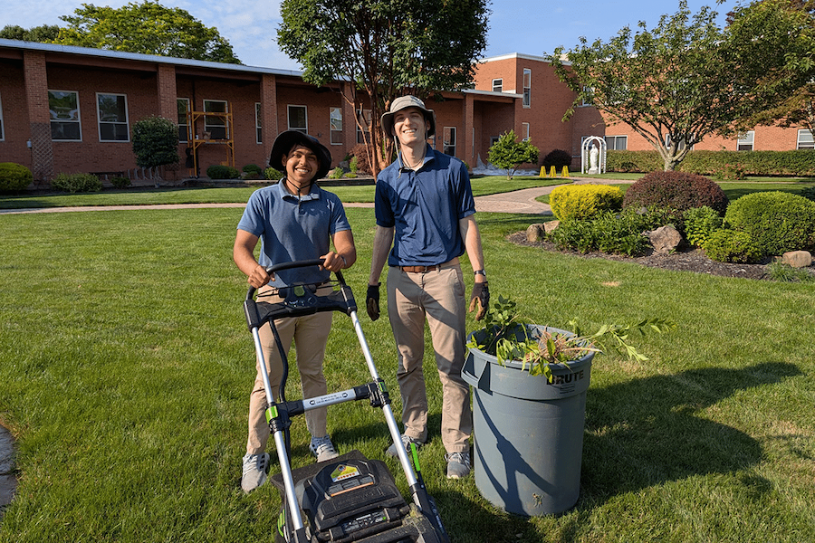 Cuatro novicios hicieron su primera profesión de votos temporales
