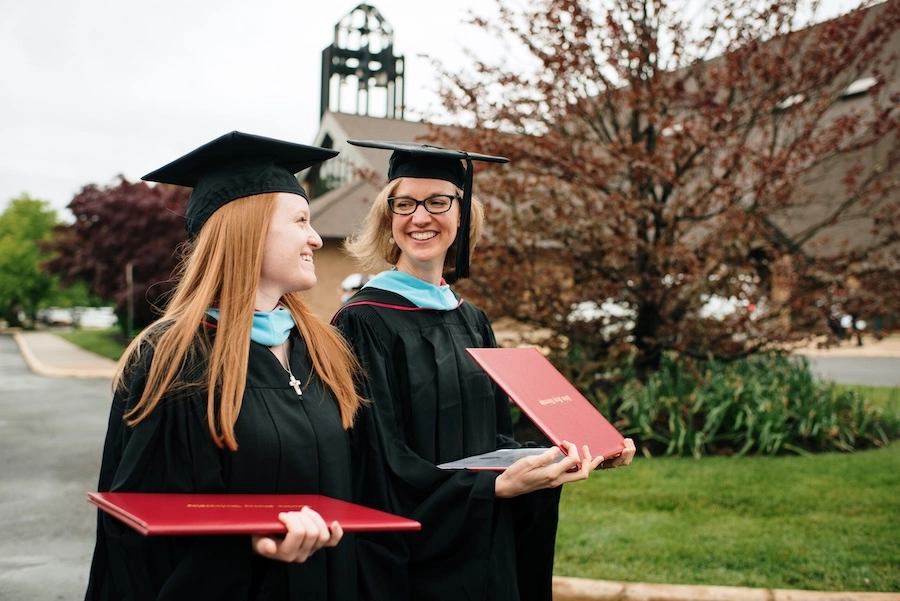 P. Charles Sikorsky, L.C., desde Divine Mercy University en EUA