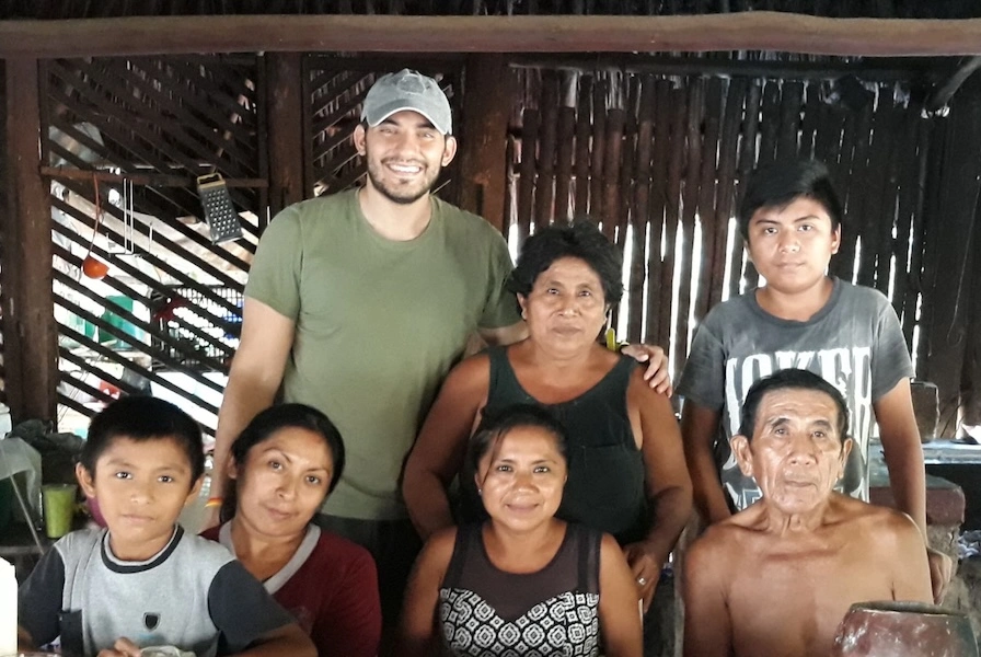 Jóvenes españoles en misión entre tierras mayas