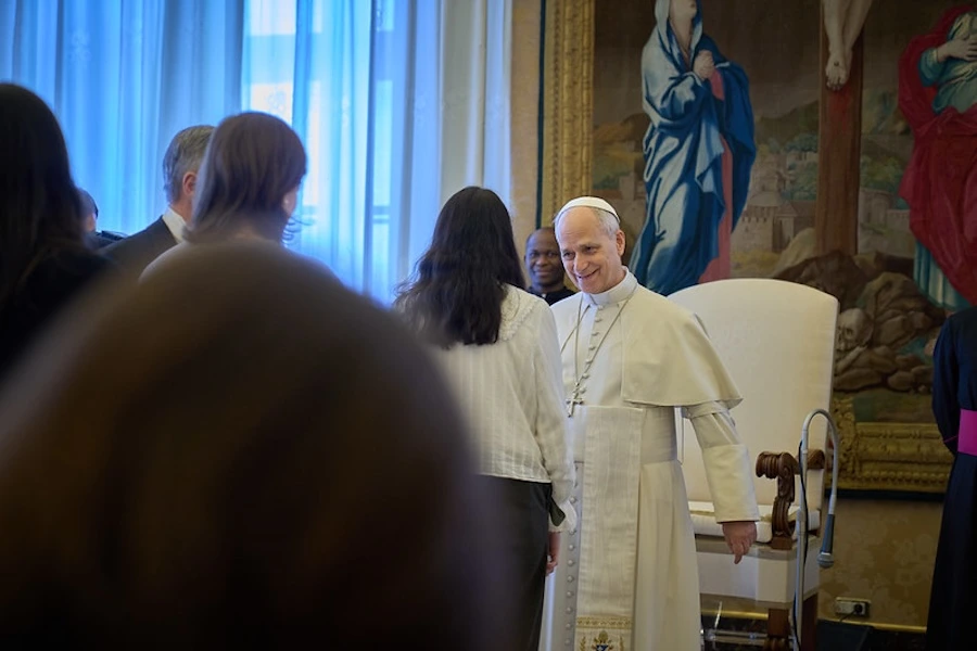 «Un gobierno auténticamente evangélico, por otra parte, siempre está orientado al servicio: sostiene, acompaña y ayuda a cada miembro a configurarse cada día más con la persona del Salvador» (Discurso del Papa del 29 de enero – Crédito de la imagen: Consagradas del Regnum Christi)