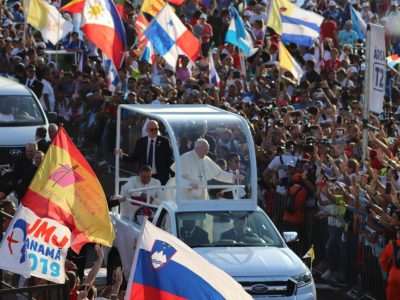 Papa Francisco: «No son el futuro ustedes, jóvenes, son el ahora de Dios»