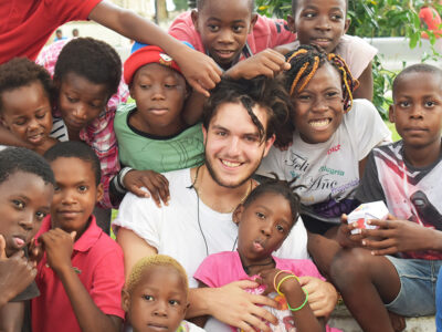 Misiones en Guinea Ecuatorial con Juventud Misionera: Iglesia misionera