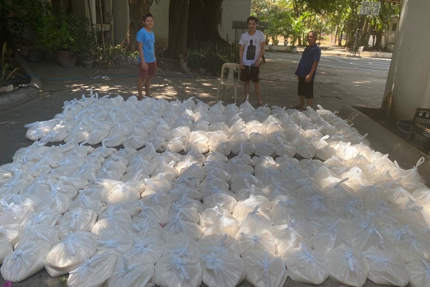 Reaching out to the needy - Food collection in Manila for distribution to the needy