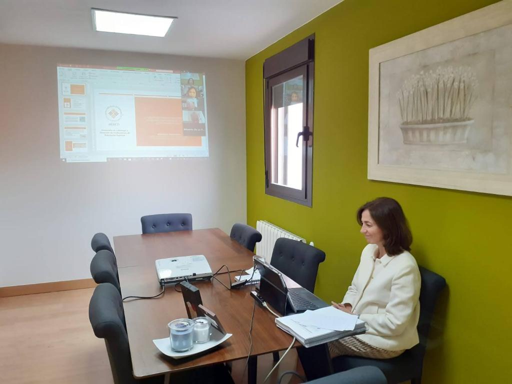 Entrevista a Verónica Fernández, consagrada, profesora, recién doctorada