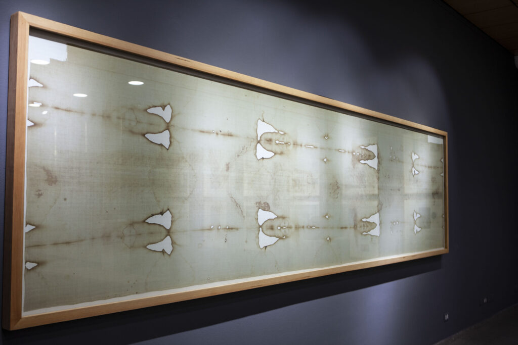 Finis Terrae University offers virtual tour of the Shroud of Turin exhibition