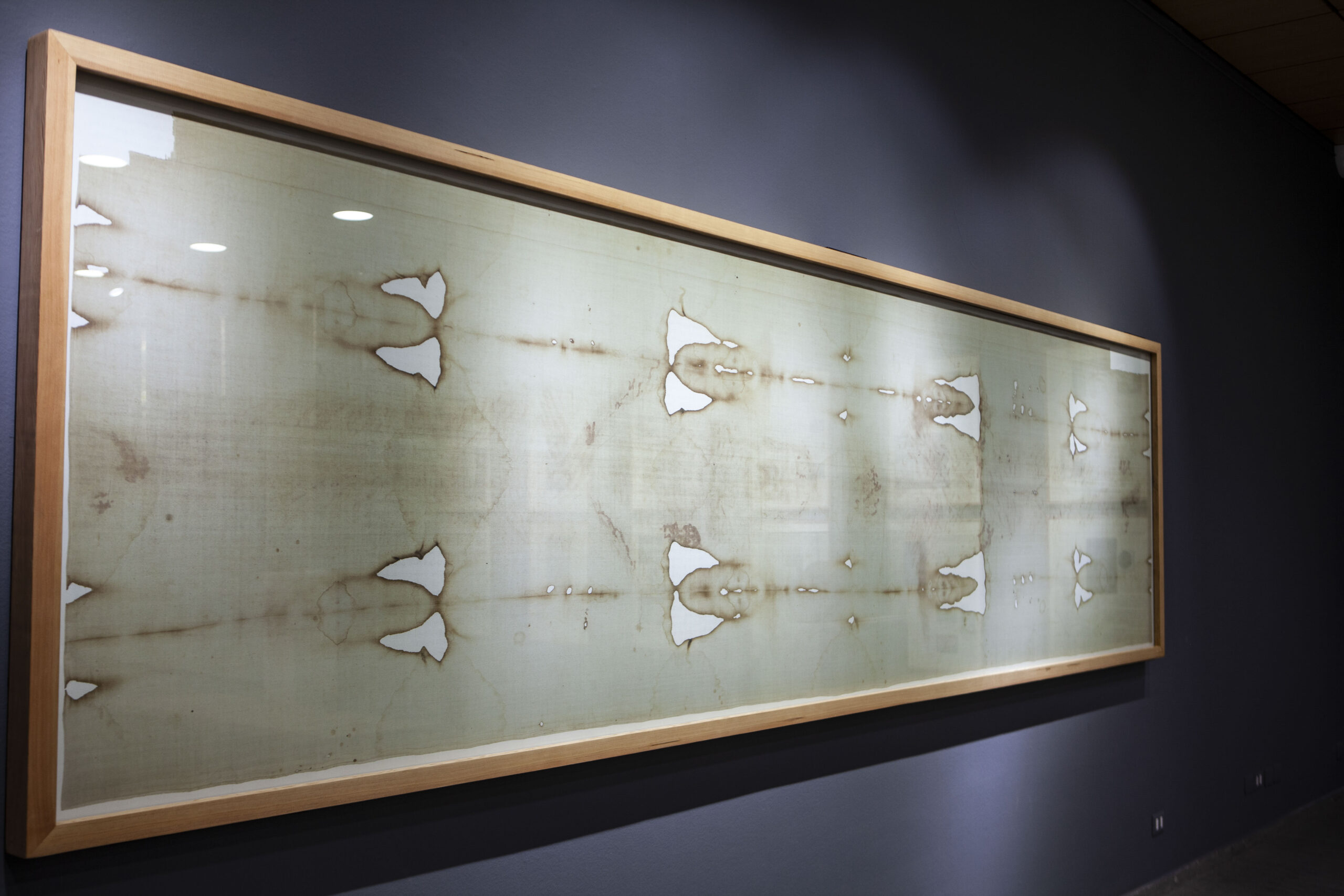 Finis Terrae University offers virtual tour of the Shroud of Turin exhibition