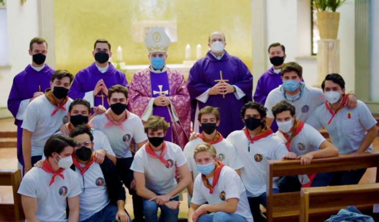 «Queremos llevar un poco de luz y esperanza a las comunidades y a los misioneros» – Las misiones de Semana Santa se adaptaron a la pandemia