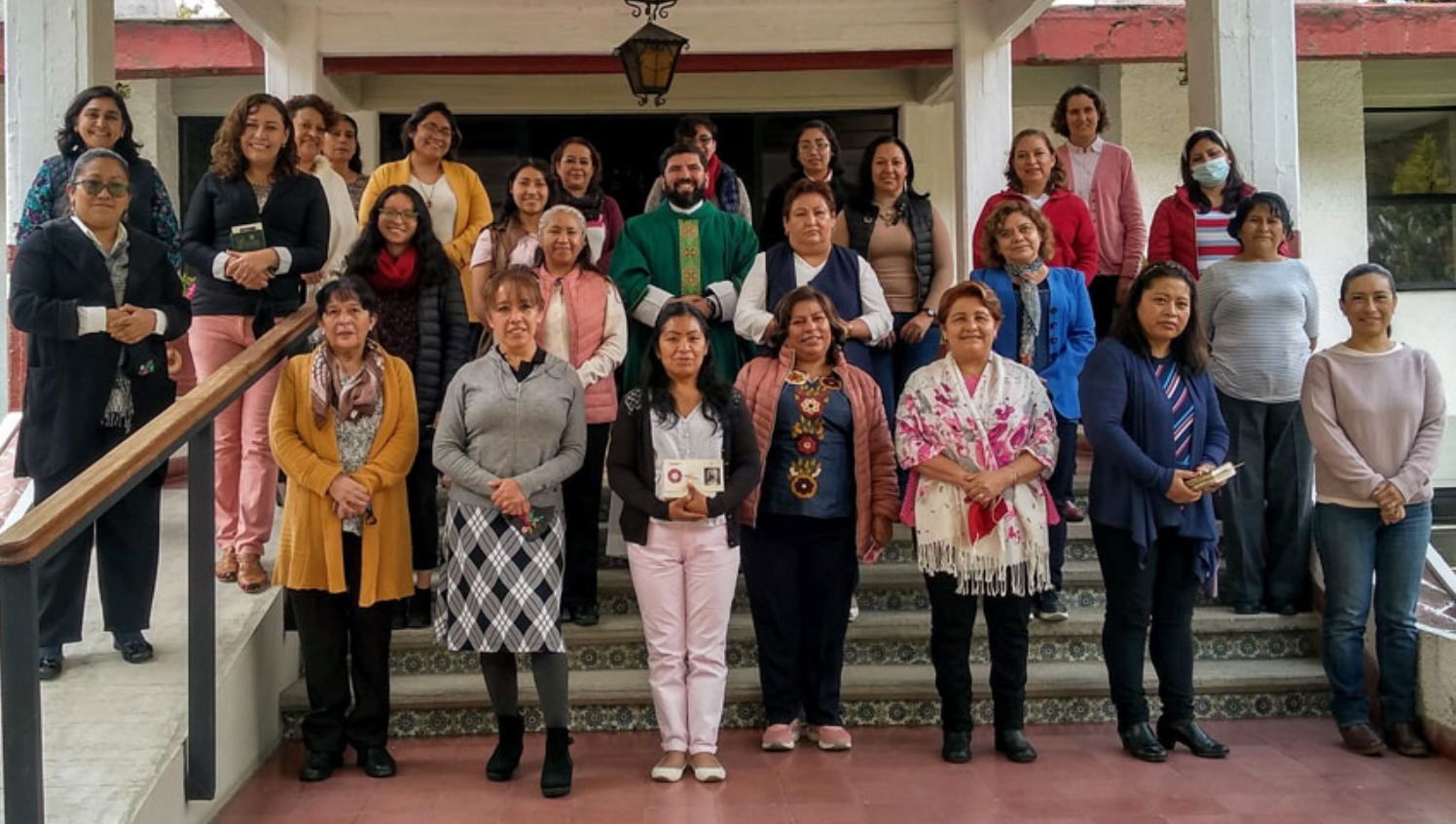«¡Déjate abrazar por el amor de Cristo!» – Se asocian al Regnum Christi ocho señoras de Mano Amiga Chalco