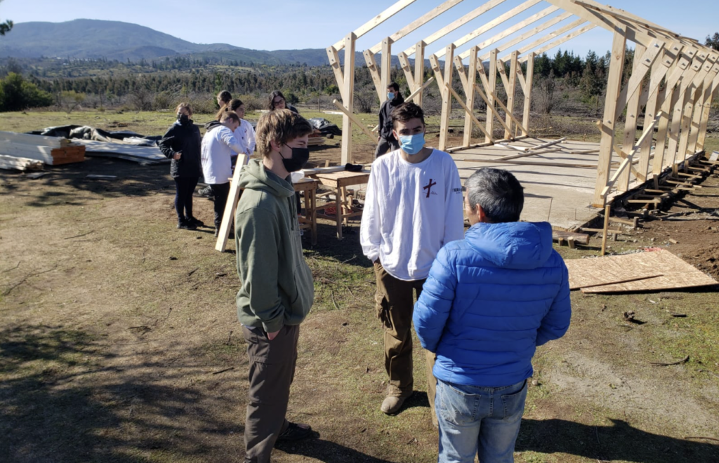 Jóvenes en Chile construyen 5 capillas en las «Cruzadas 2021»