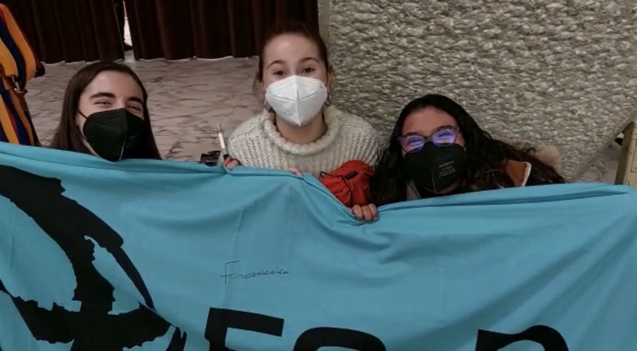 S.S. Francisco firma bandera del ECYD