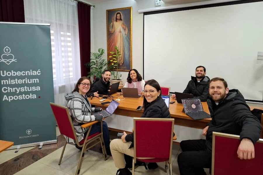 Comunidades en salida: desafíos de la pastoral juvenil RC