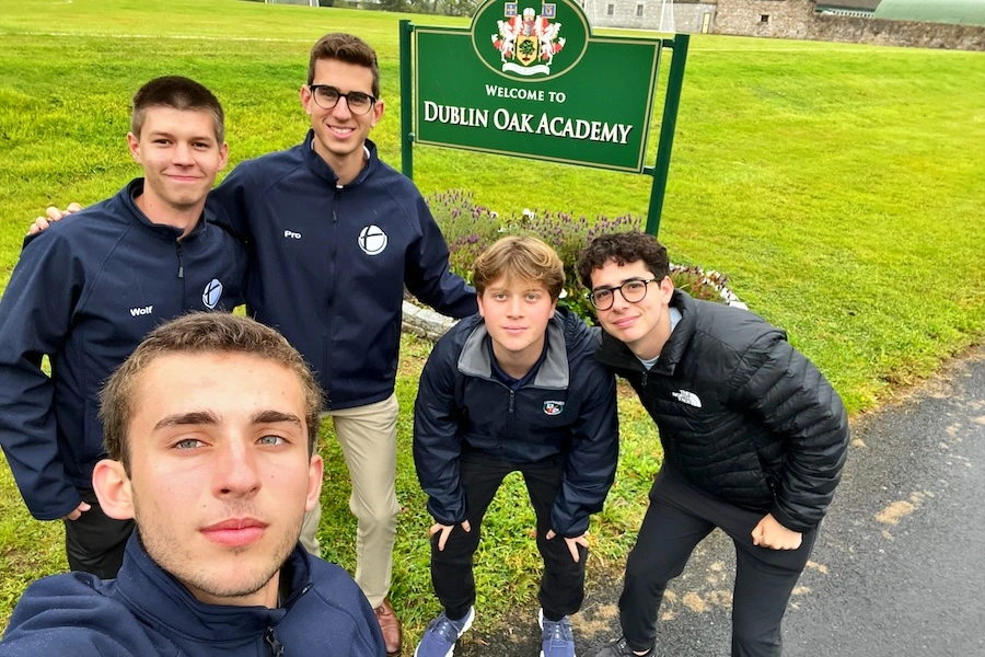 Aprender y servir: el crecimiento de José en Dublín Oak Academy