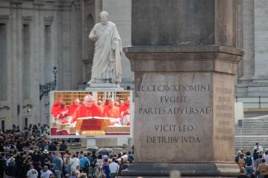 Oración y esperanza: así vivimos los días del cónclave en San Pedro