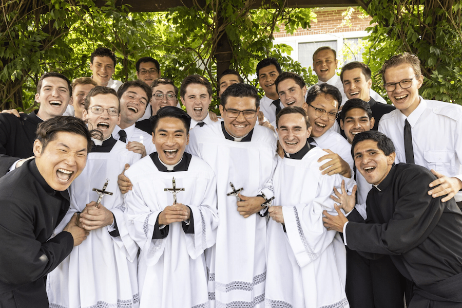 Cuatro novicios hicieron su primera profesión de votos temporales