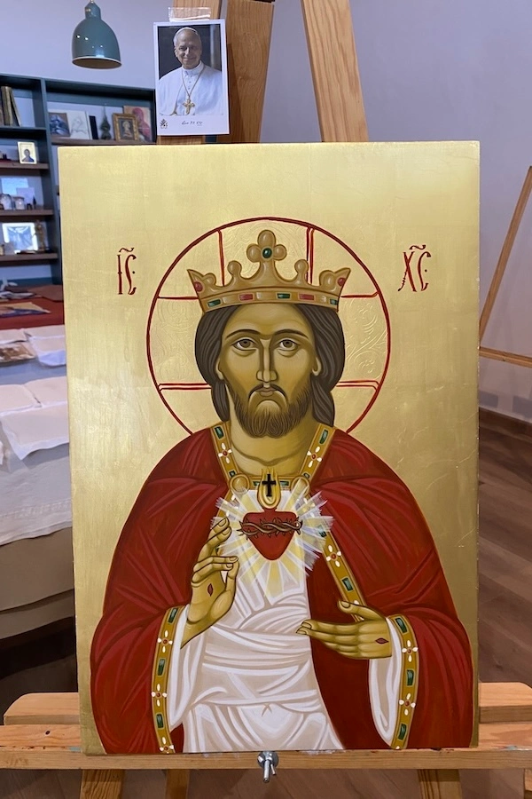 Taís Gea, a consecrated member of Regnum Christi, creates an icon of Christ the King - Sacred Heart for Pope Leo XIV: “A profession of faith made image”.”