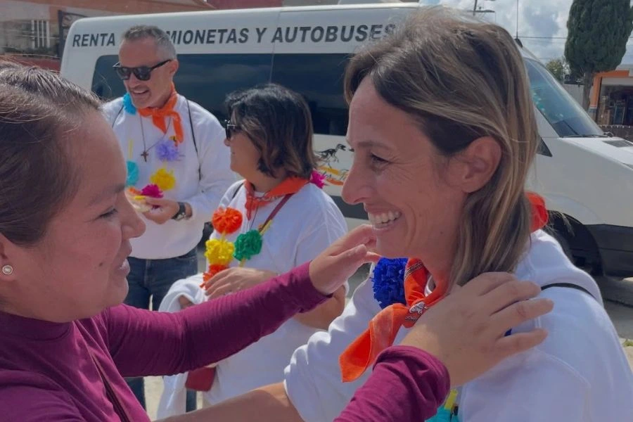 Familia de Roma viaja a misión en México con sus tres hijos
