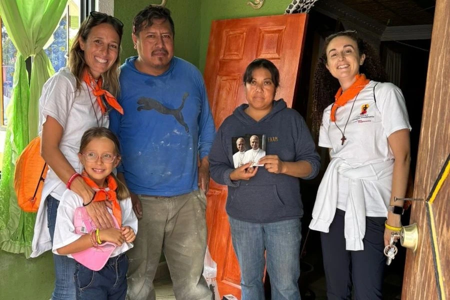 Familia de Roma viaja a misión en México con sus tres hijos