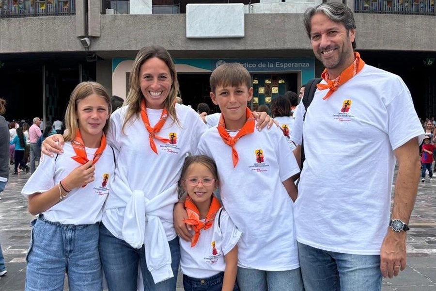 Familia de Roma viaja a misión en México con sus tres hijos