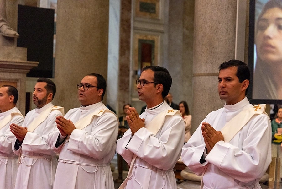 Ordenan en Roma a 16 nuevos sacerdotes Legionarios de Cristo